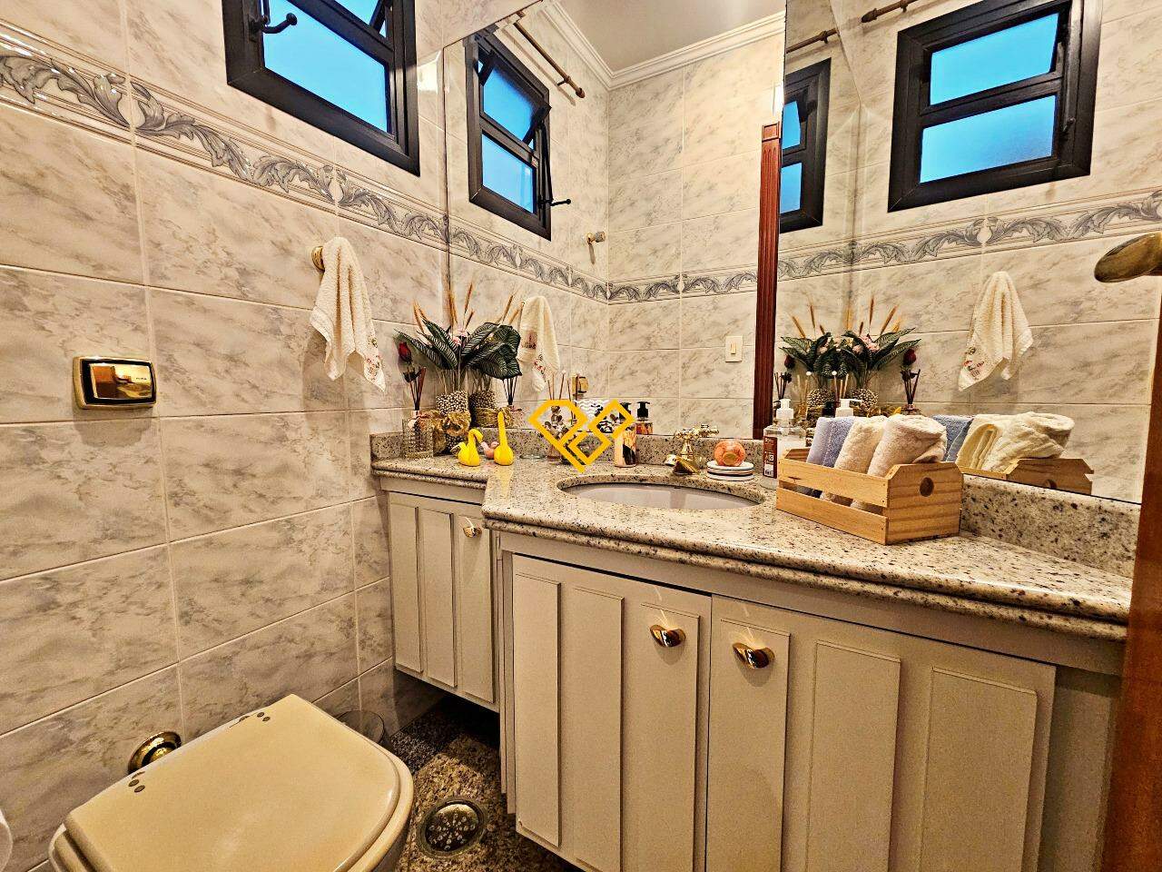 Apartamento à venda no Ponta da Praia: Lavabo