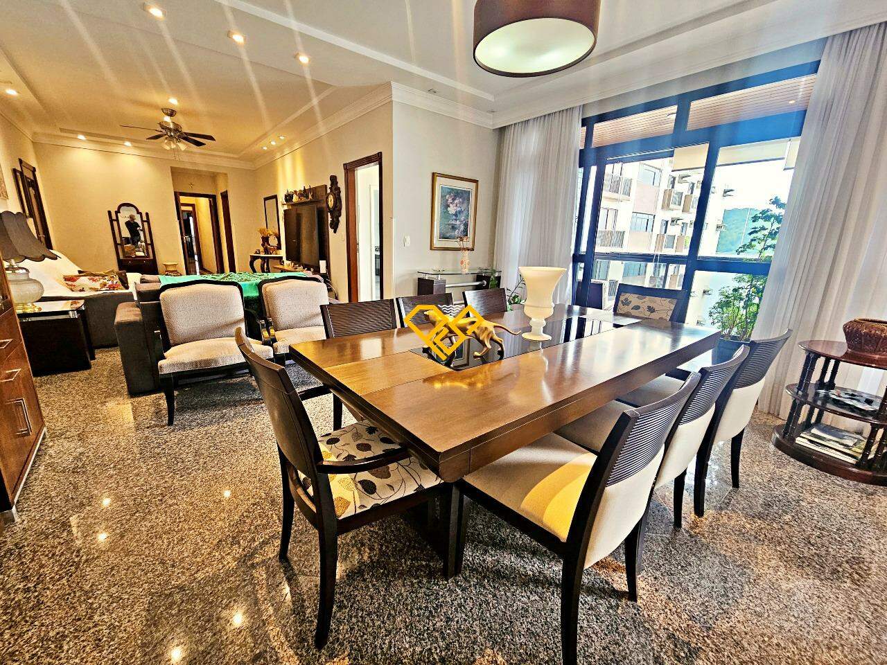 Apartamento à venda no Ponta da Praia: Sala