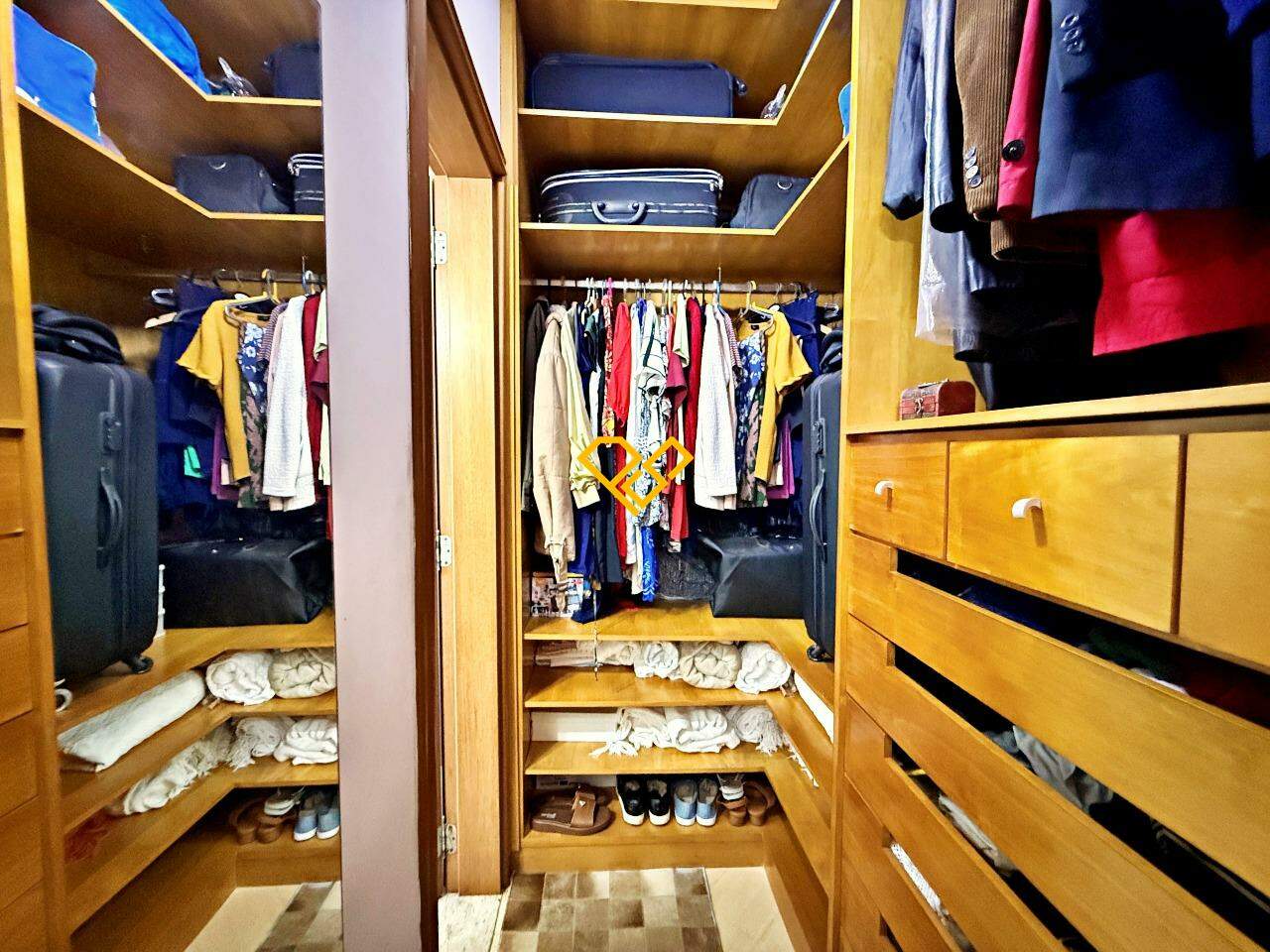 Apartamento à venda no Aparecida: Suíte 3 - closet