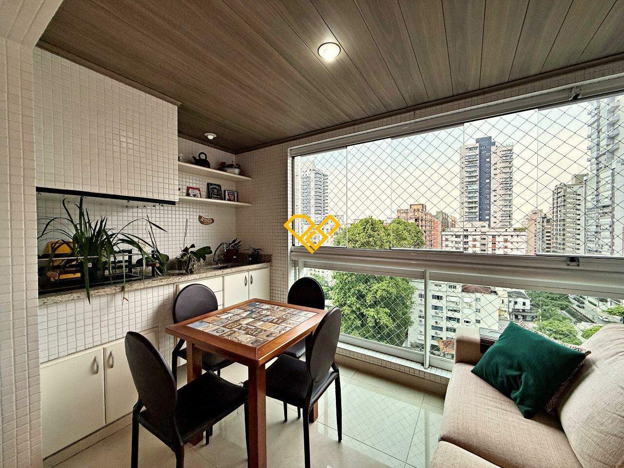 Apartamento à venda no Aparecida: Varanda com churrasqueira