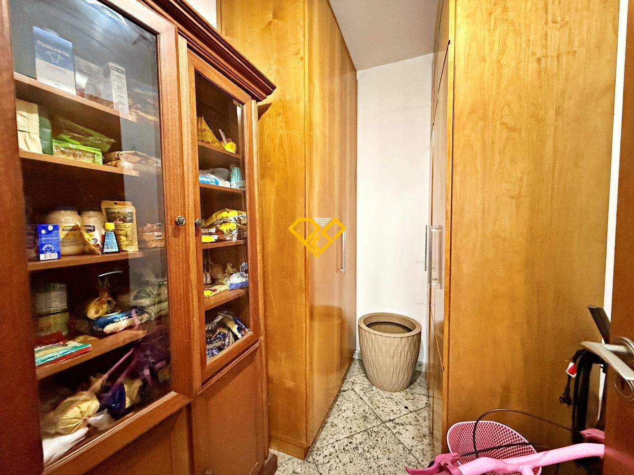 Apartamento à venda no Aparecida: Dependência