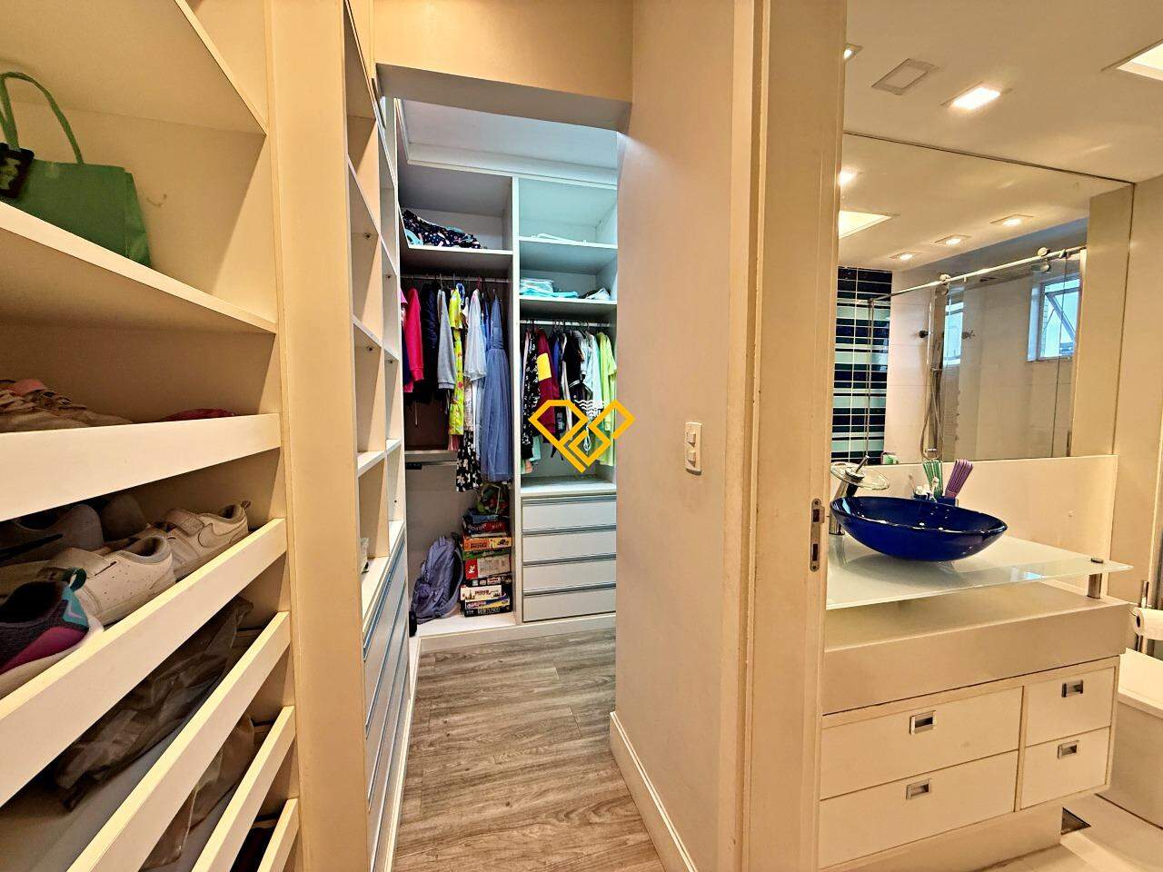 Apartamento à venda no Aparecida: Suíte 2 - closet