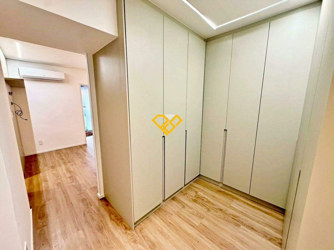 Apartamento à venda no Gonzaga: Suíte 1 - master - closet