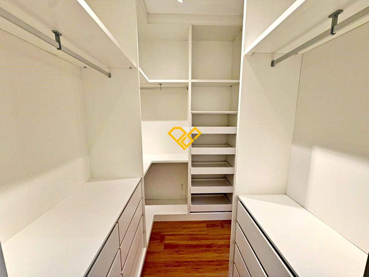 Apartamento à venda no Gonzaga: Suíte 1 - master - closet
