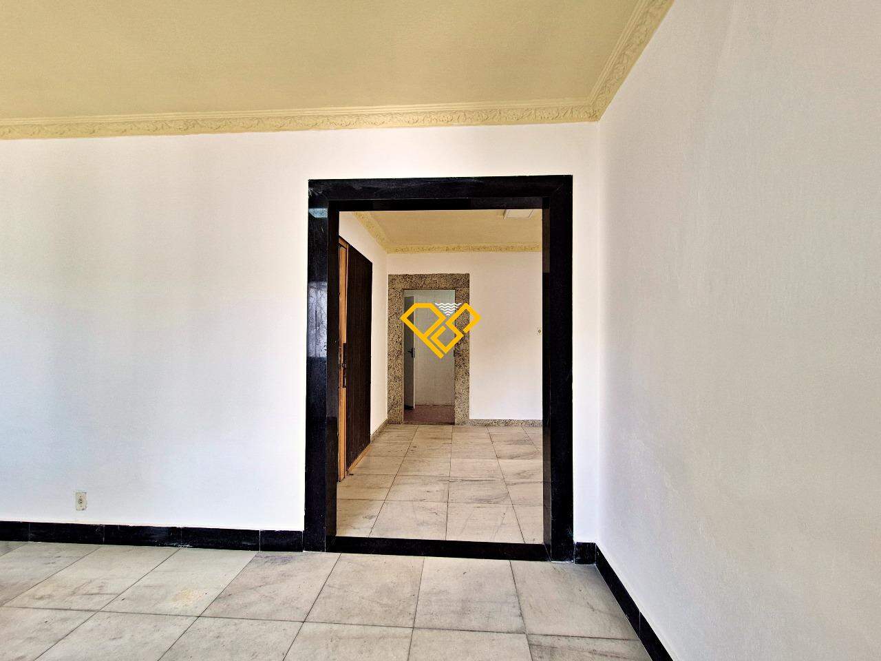 Sobrado à venda no Embaré: 