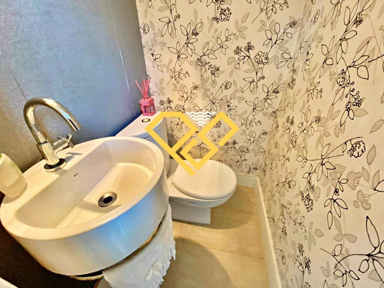 Sobreposta Alta à venda no Embaré: 