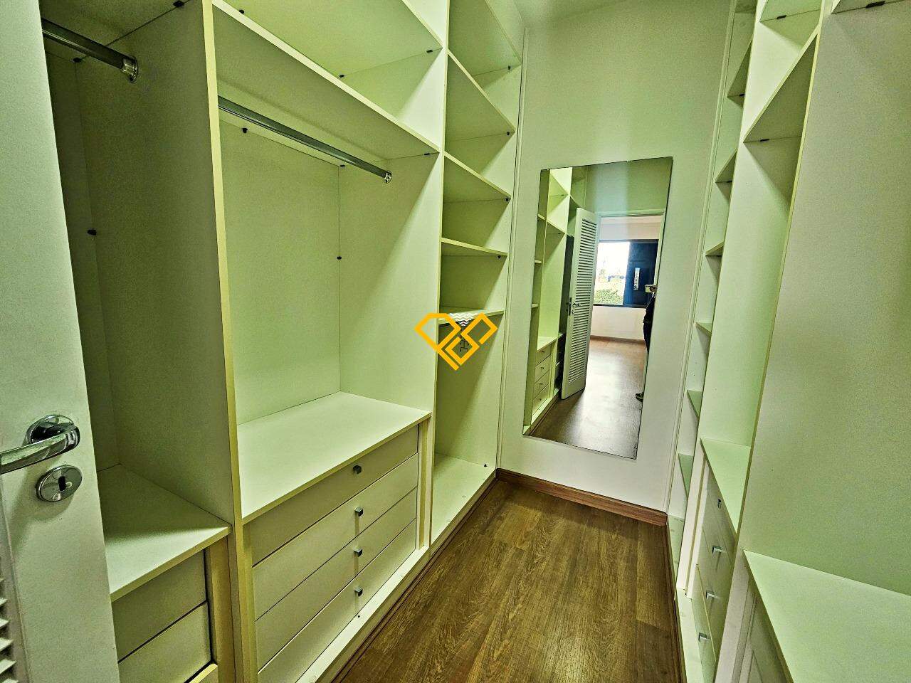 Apartamento à venda no Aparecida: Dormitório 1 - suíte - closet