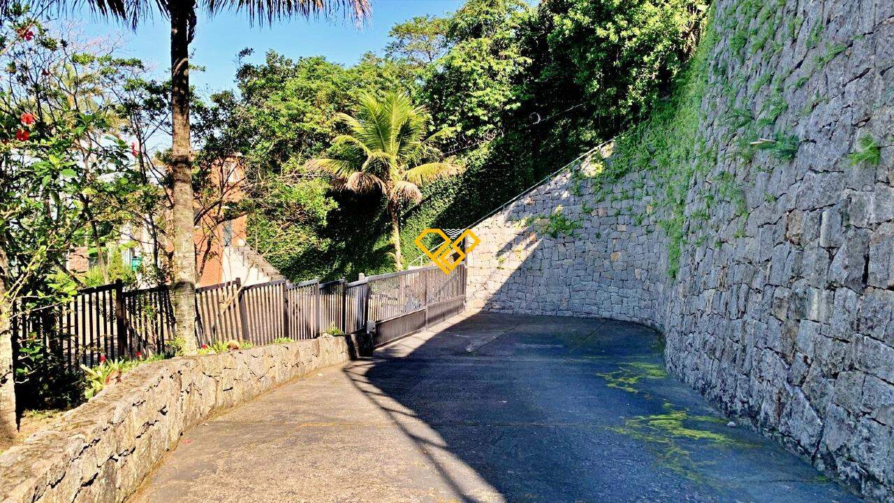 Terreno à venda no Santa Terezinha: