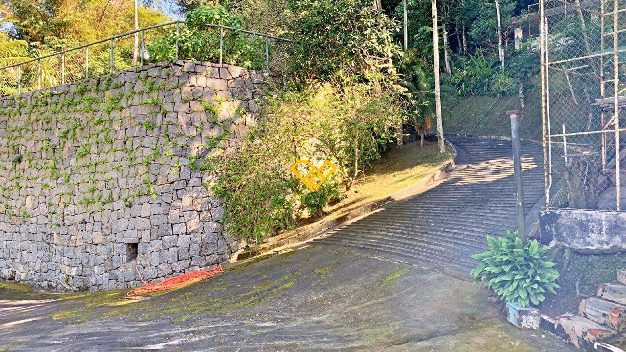 Terreno à venda no Santa Terezinha: