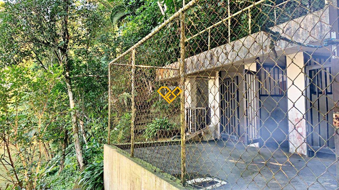 Terreno à venda no Santa Terezinha: