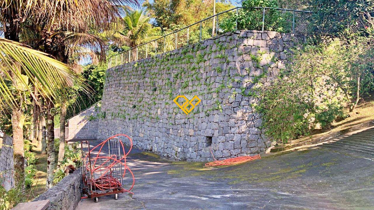 Terreno à venda no Santa Terezinha: