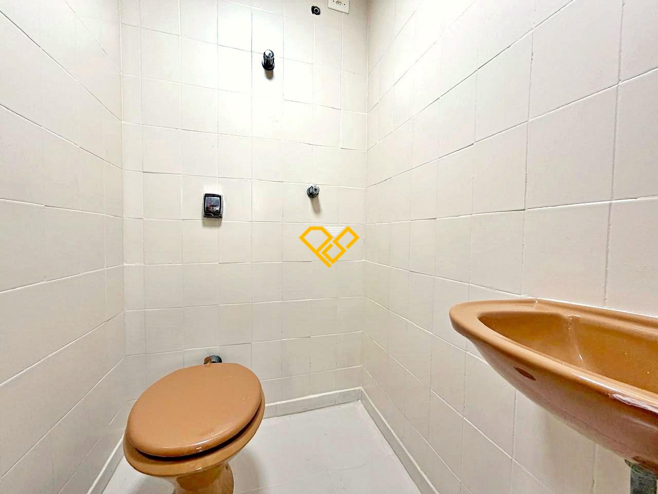 Apartamento à venda no Gonzaga: Wc de serviço
