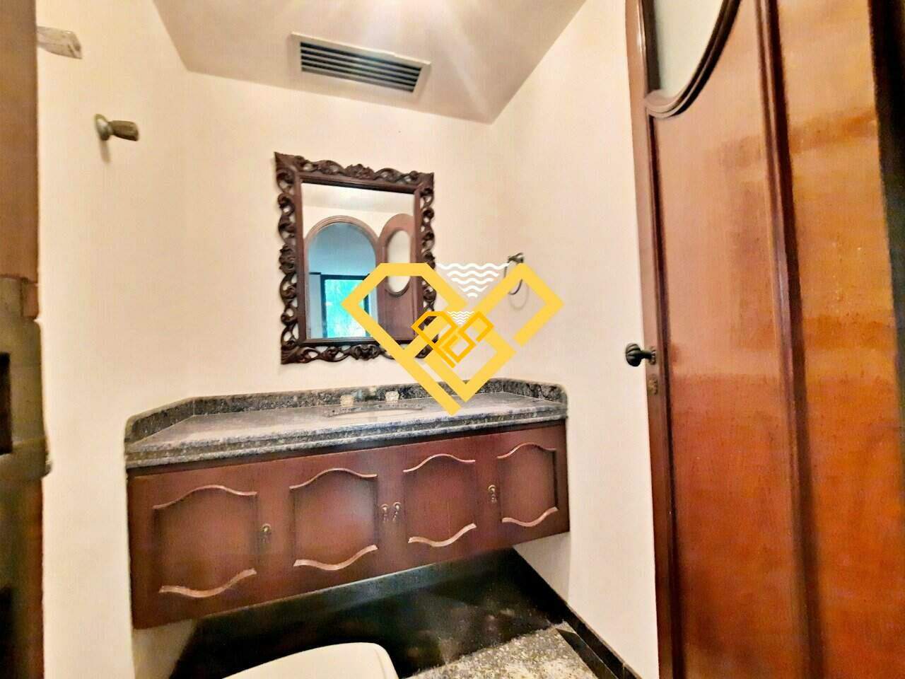 Apartamento à venda no Gonzaga: Lavabo