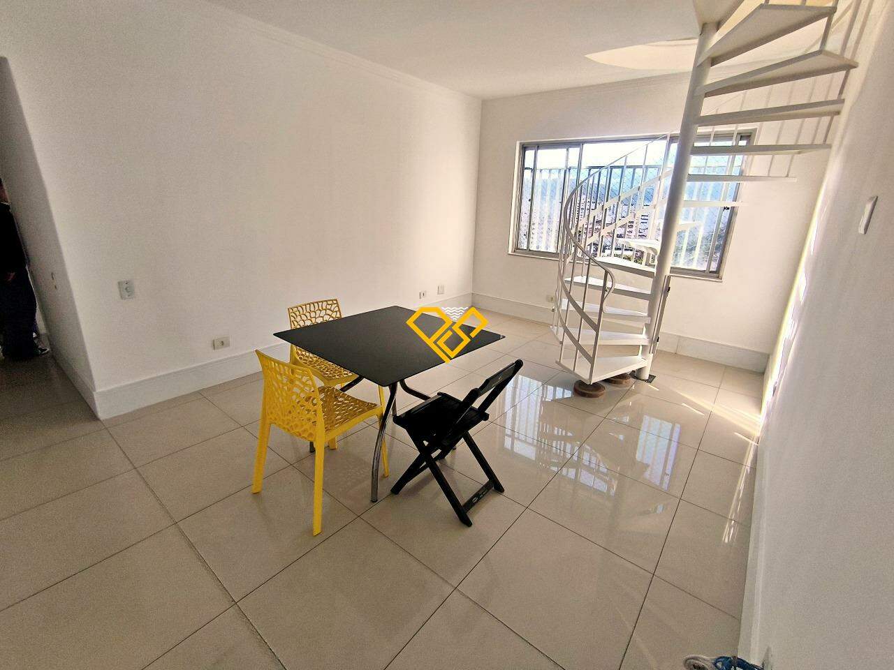 Cobertura à venda no Gonzaga: Sala 1° piso