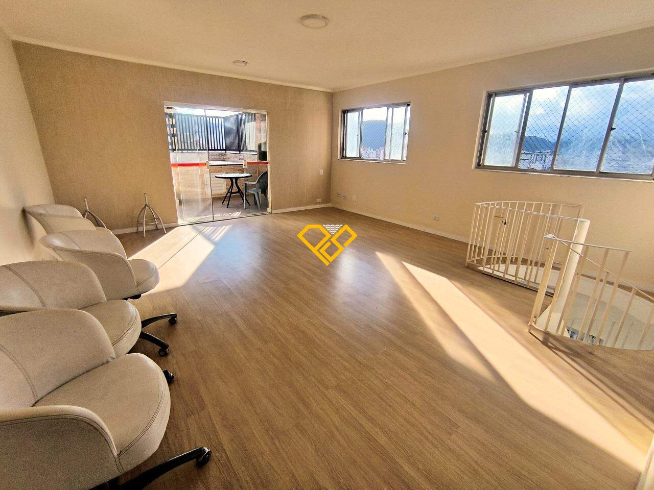 Cobertura à venda no Gonzaga: Sala 2° piso