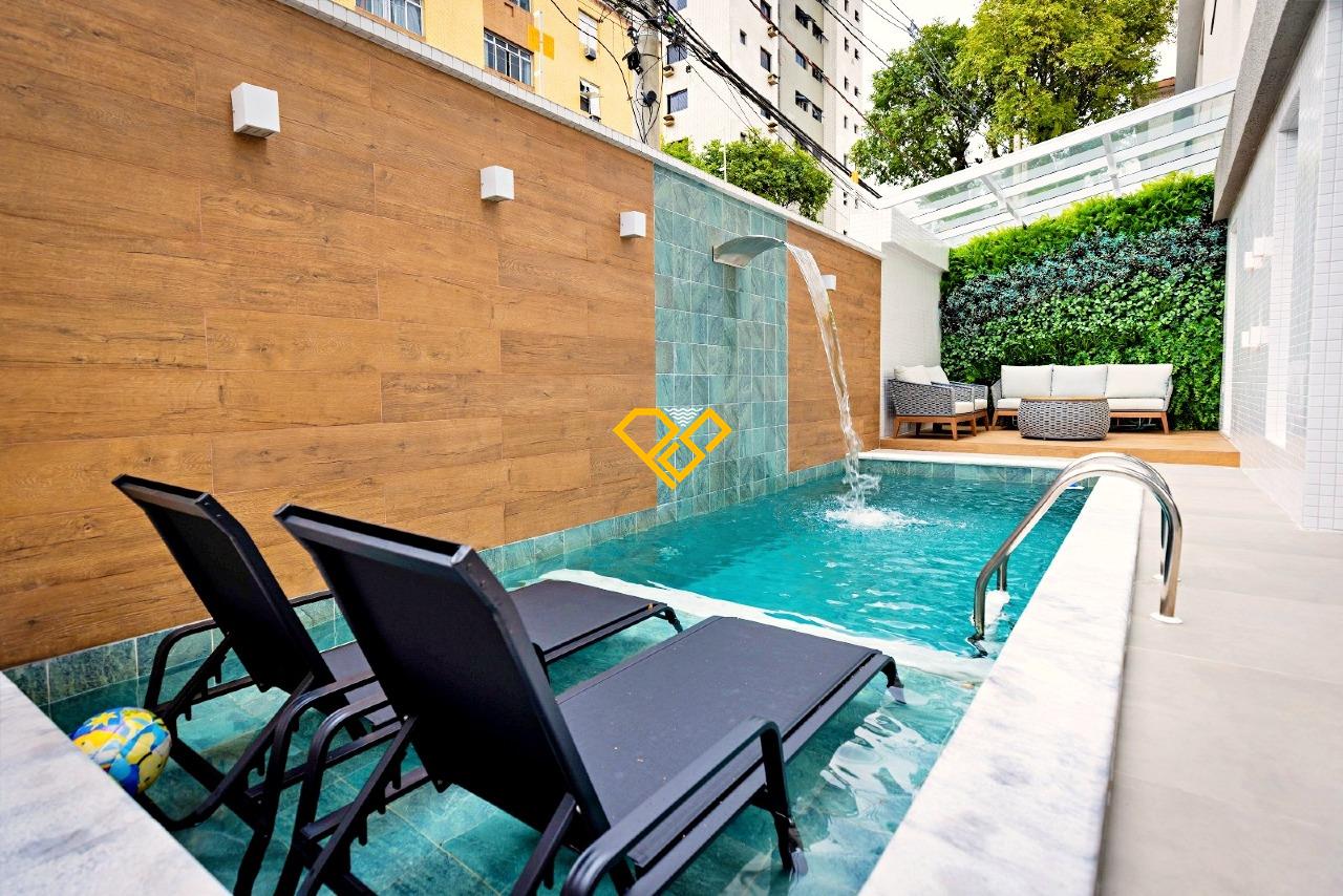 Sobrado à venda no Embaré: Piscina