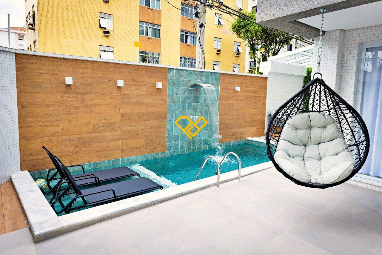 Sobrado à venda no Embaré: Piscina