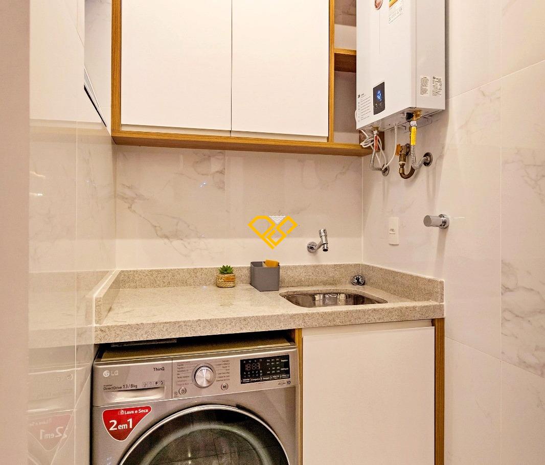 Sobrado à venda no Embaré: Lavanderia