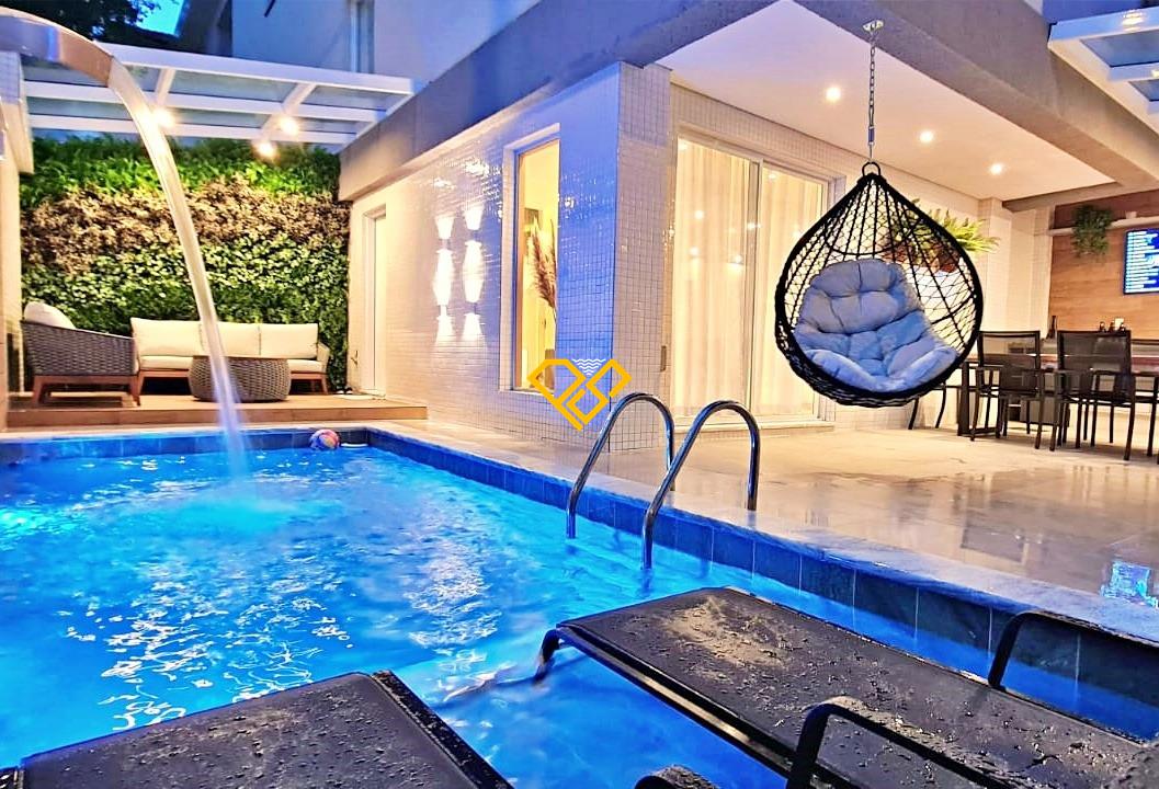 Sobrado à venda no Embaré: Piscina e área gourmet