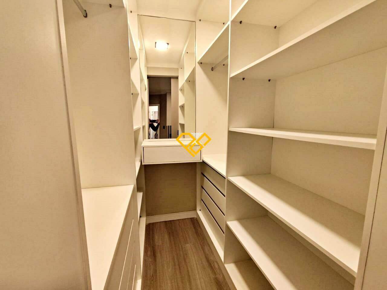 Cobertura à venda no Pompéia: Dormitório 1 - closet