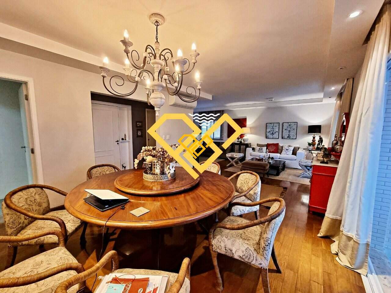 Apartamento à venda no Embaré: Sala de Jantar