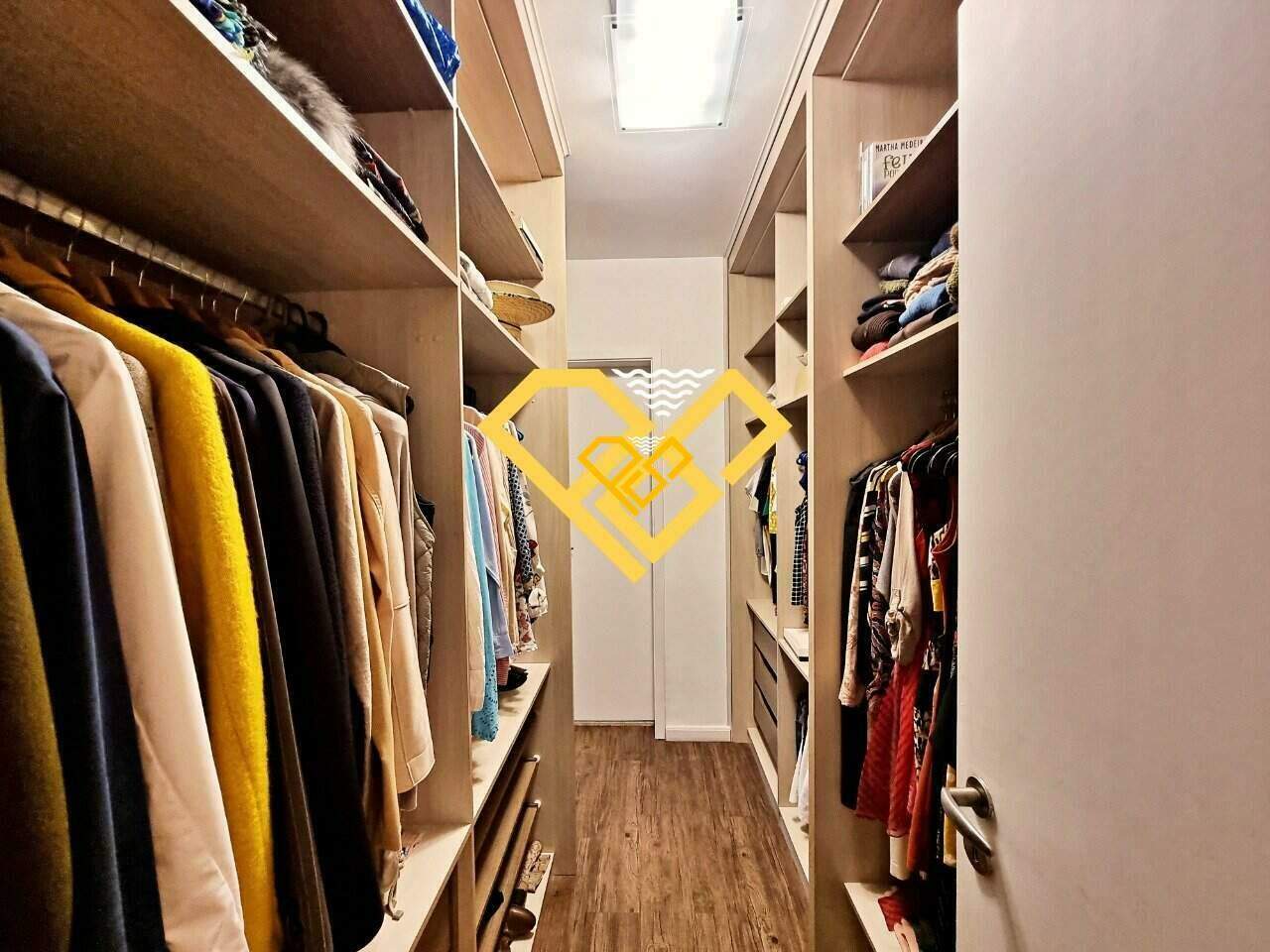 Apartamento à venda no Embaré: Closet Suíte Master