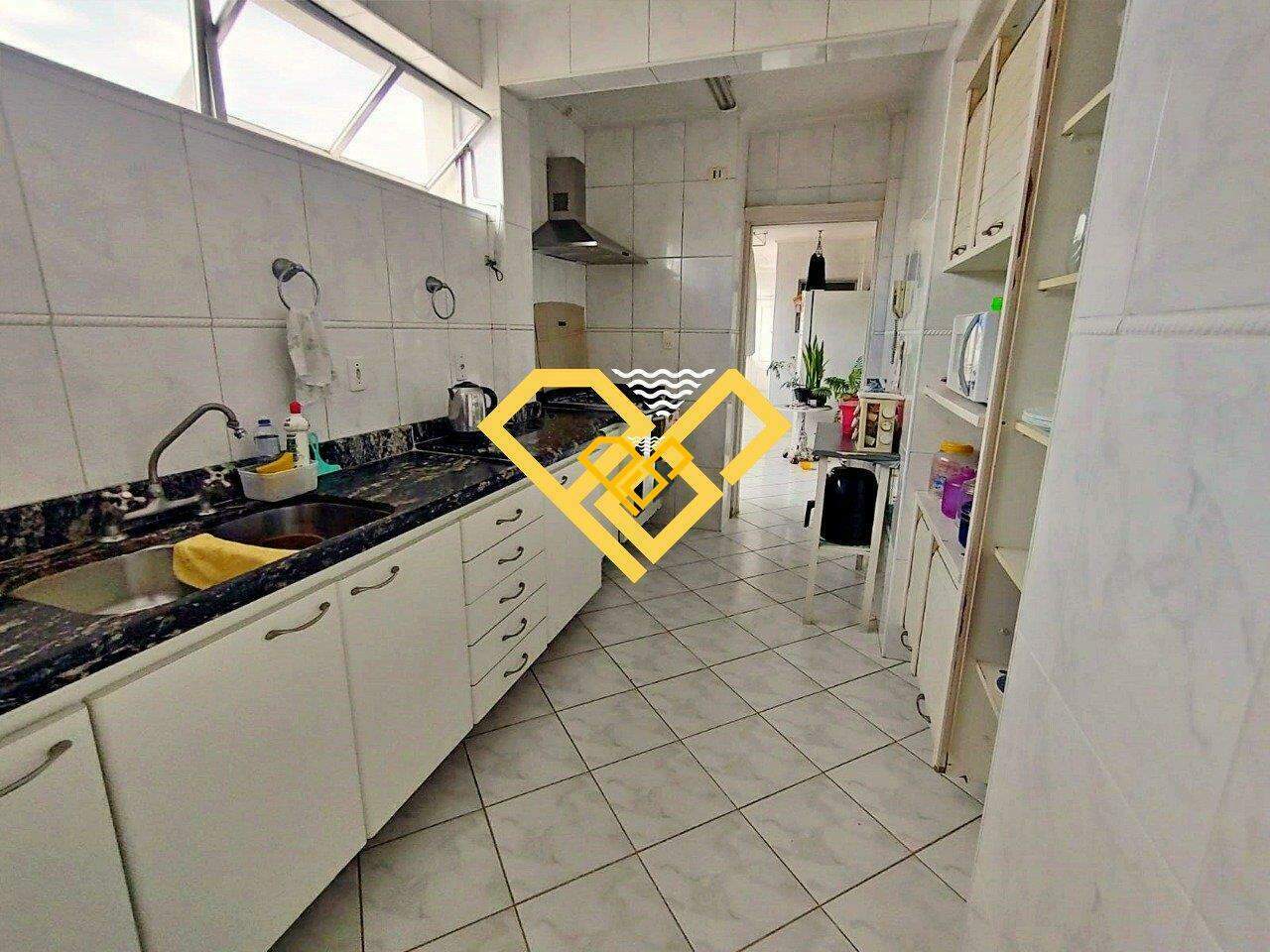 Apartamento à venda no Gonzaga: Cozinha