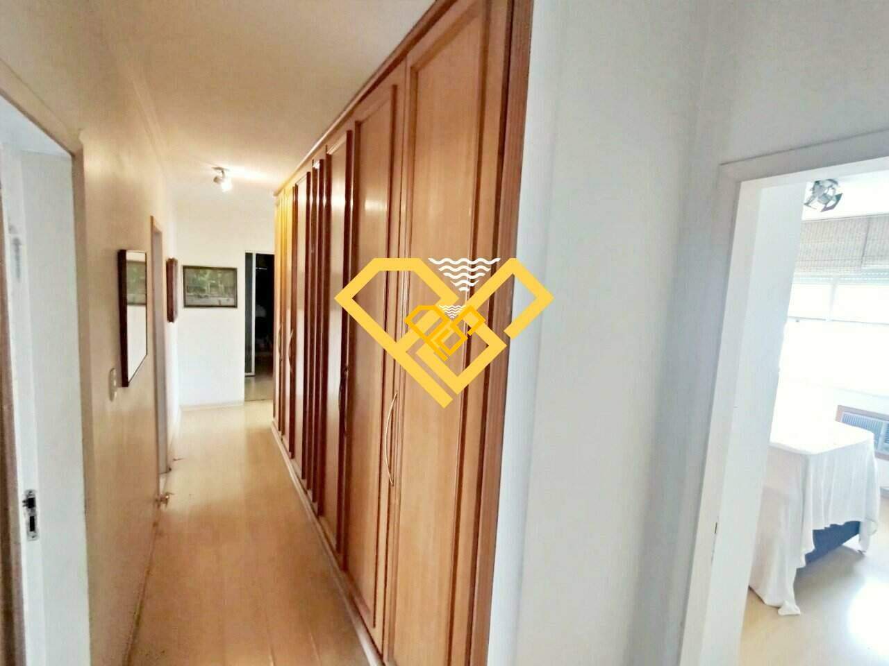Apartamento à venda no Gonzaga: Hall da área íntima