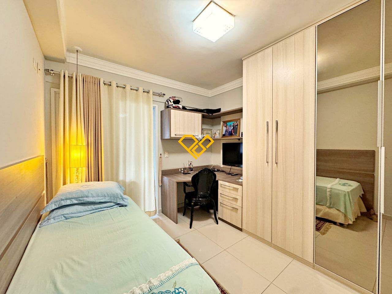 Apartamento à venda no Embaré: Dormitório 2 - suíte