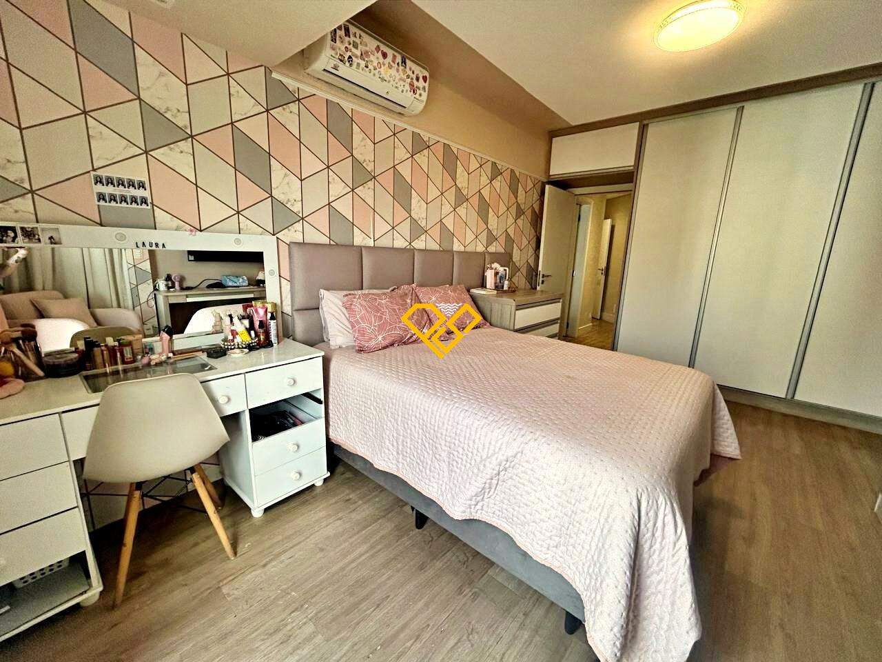 Apartamento à venda no Ponta da Praia: Dormitório 3 - suíte
