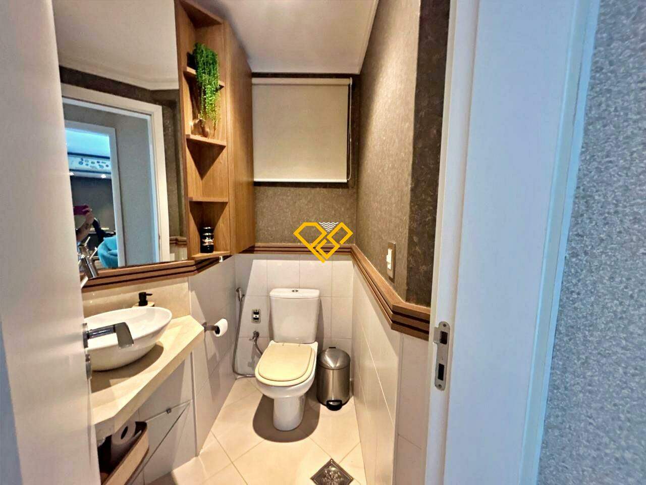Apartamento à venda no Ponta da Praia: Lavabo