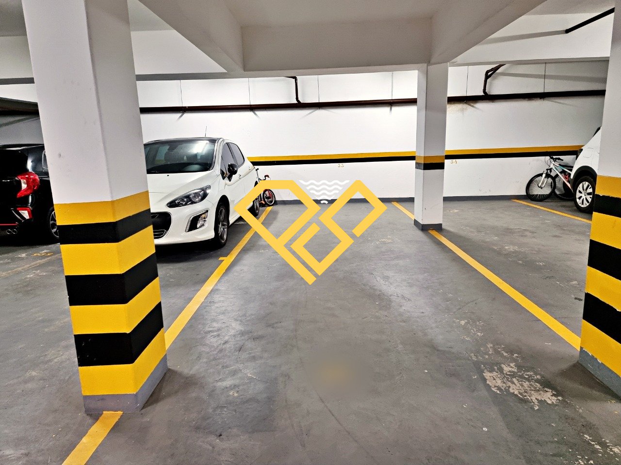 Apartamento à venda no Embaré: Garagem