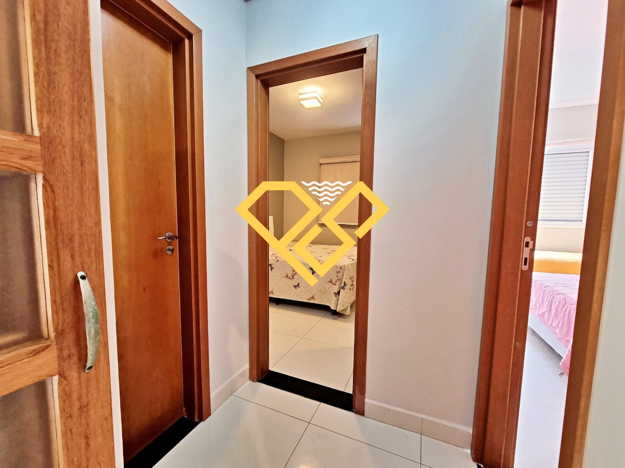 Apartamento à venda no Embaré: Hall da área íntima