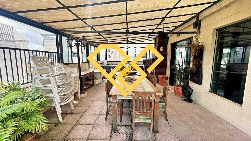 Cobertura à venda no Ponta da Praia: