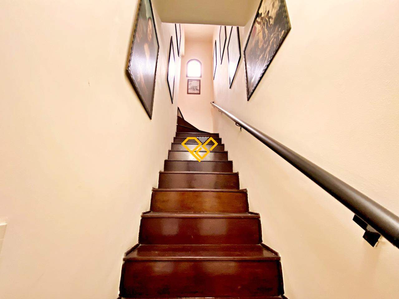 Cobertura à venda no Embaré: 