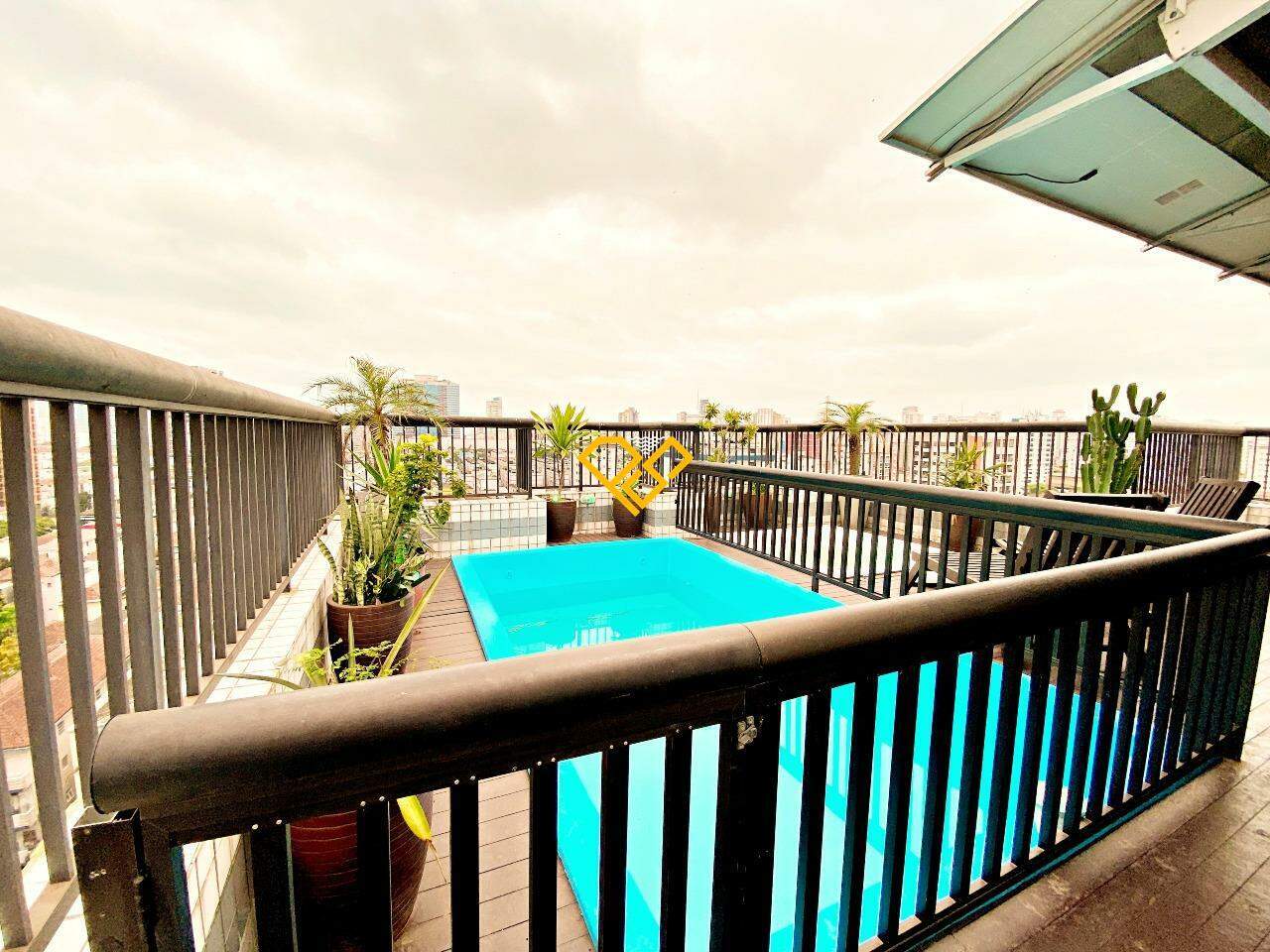 Cobertura à venda no Embaré: Piscina