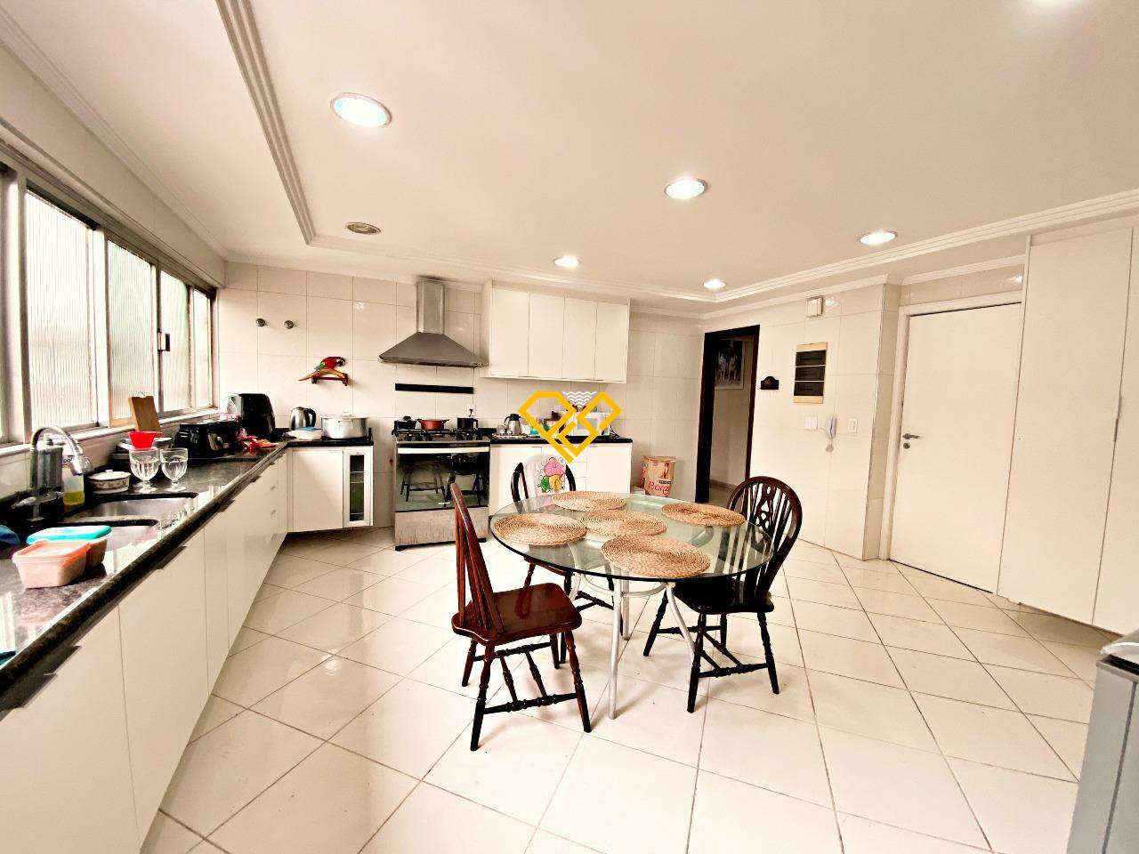 Cobertura à venda no Embaré: Cozinha