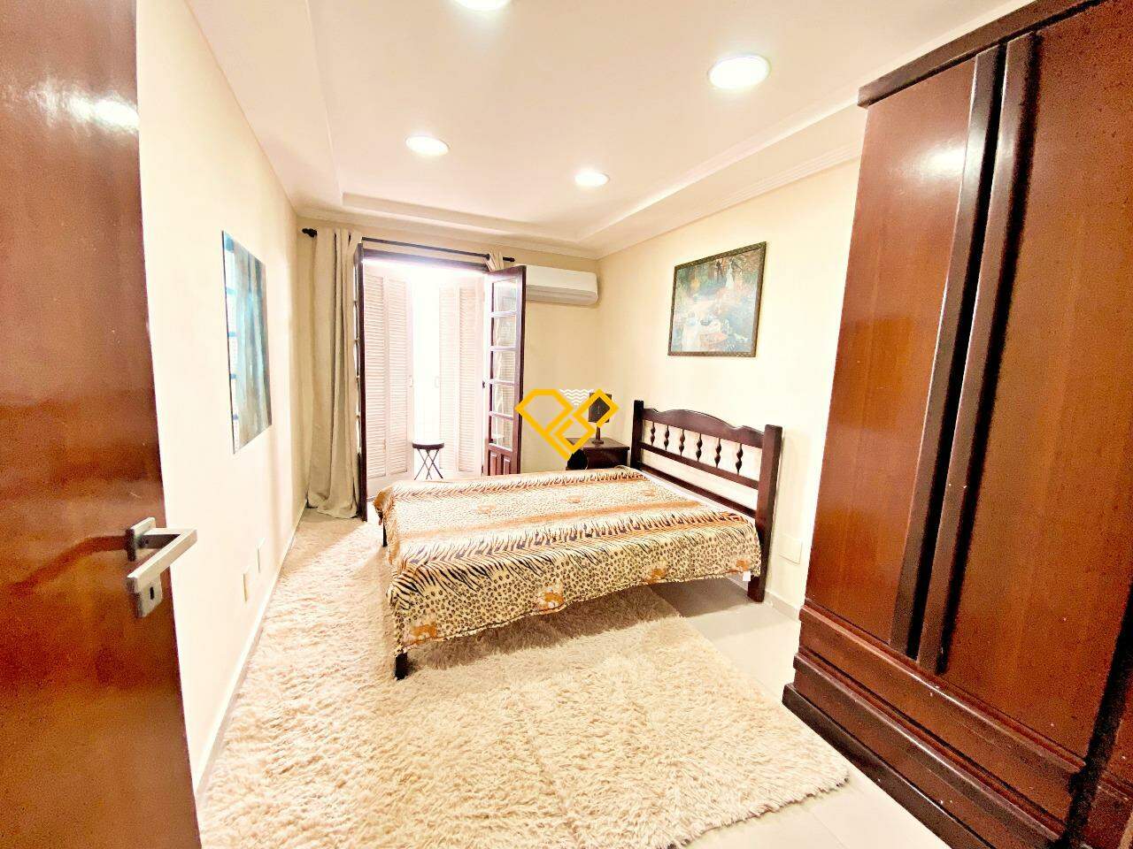 Cobertura à venda no Embaré: 