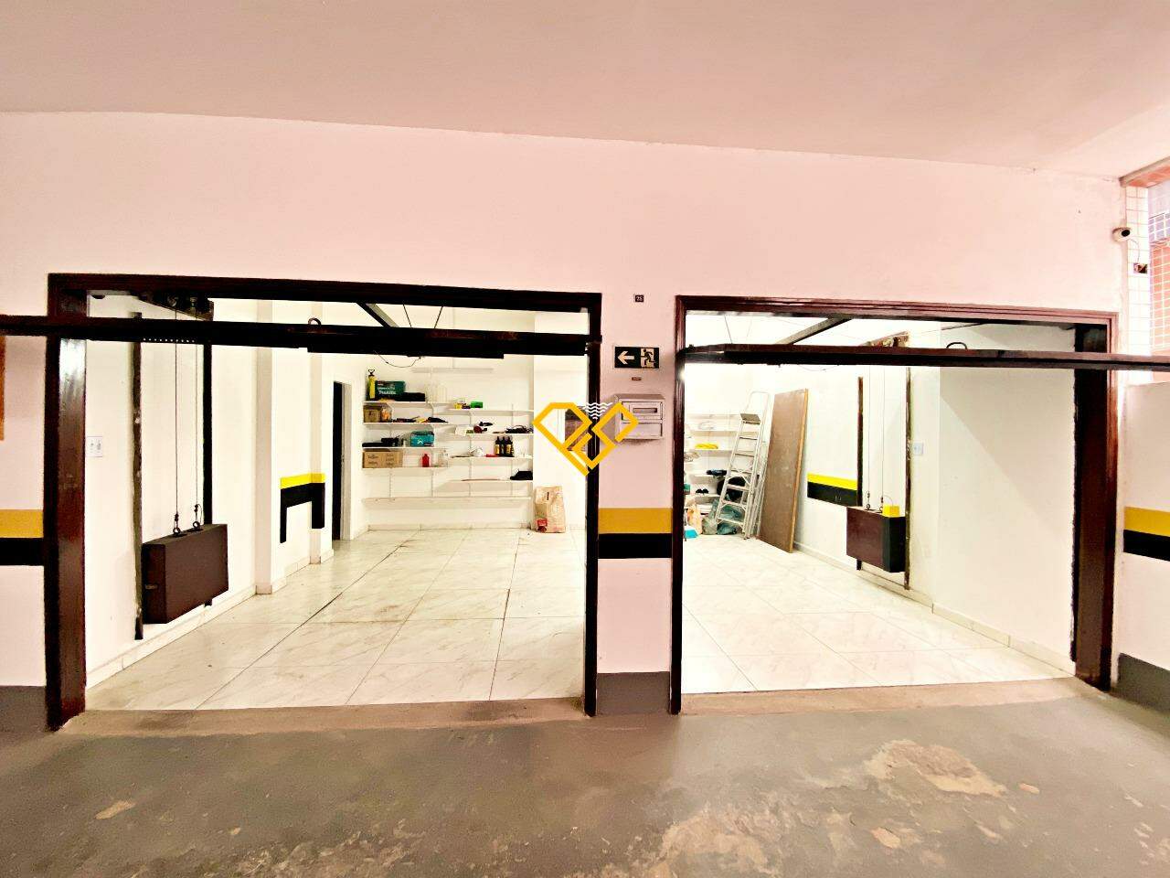 Cobertura à venda no Embaré: Garagem