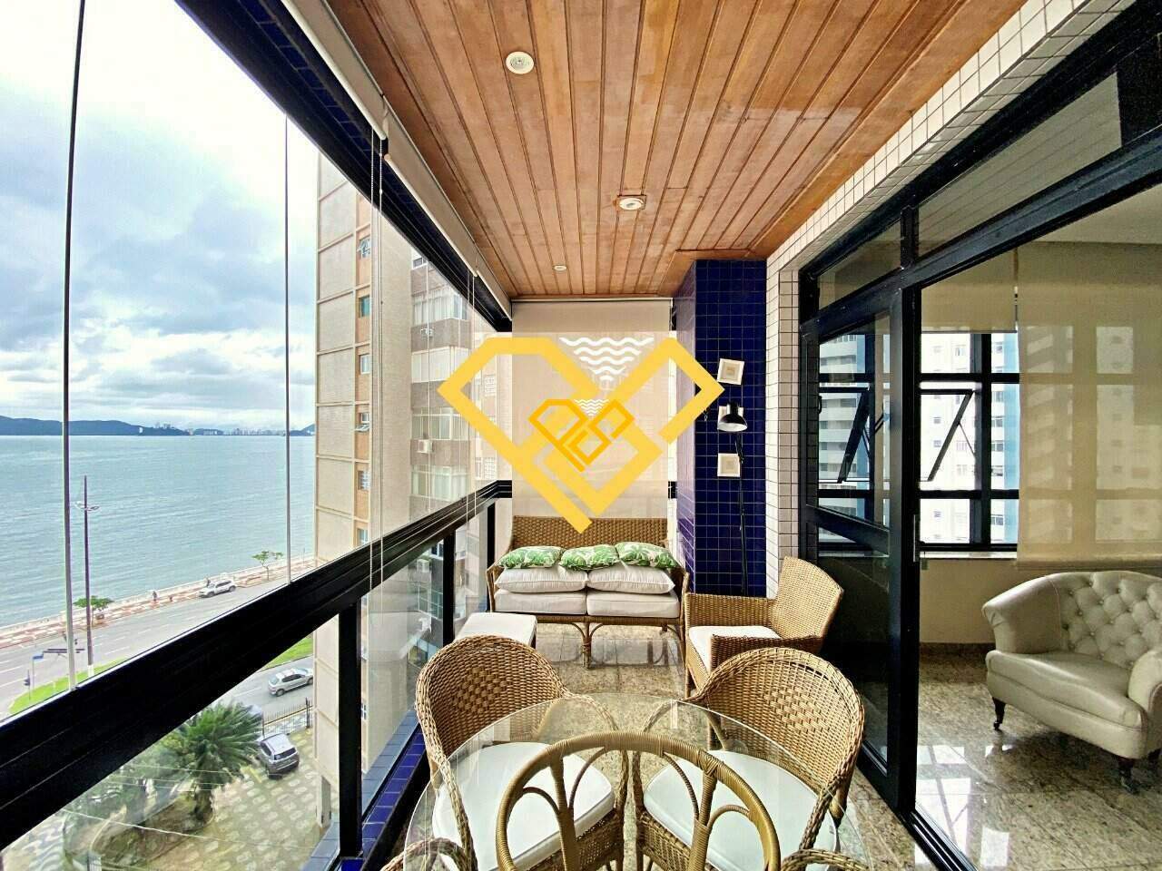 Apartamento à venda no Ponta da Praia: Varanda