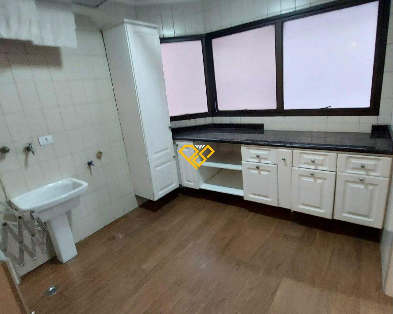 Apartamento à venda no Ponta da Praia: Área de serviço