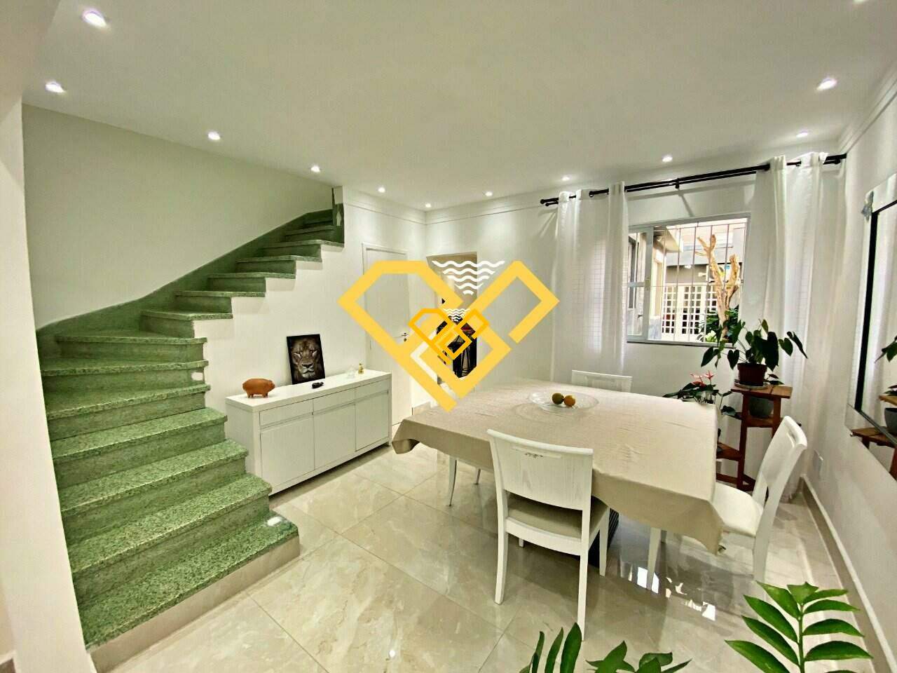 Sobrado à venda no Embaré: 