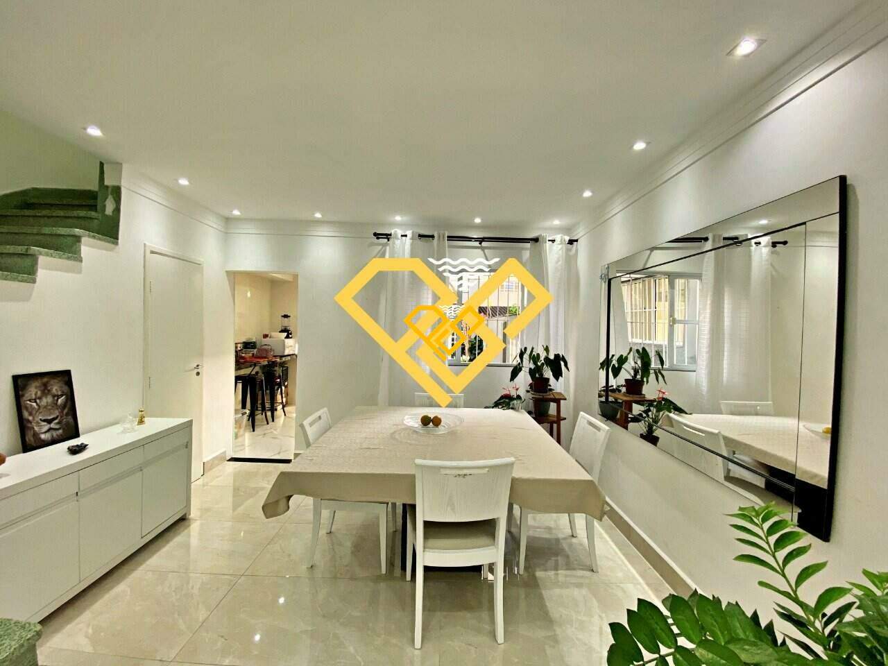 Sobrado à venda no Embaré: 