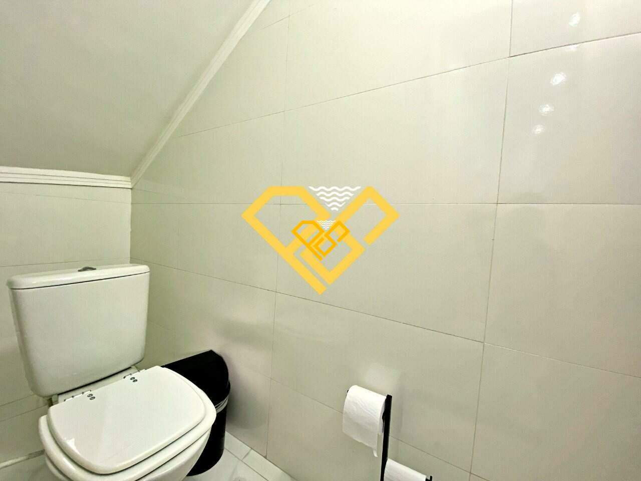 Sobrado à venda no Embaré: