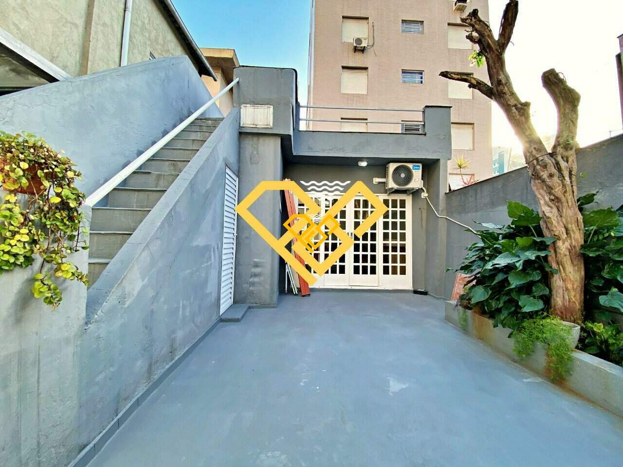 Sobrado à venda no Embaré: