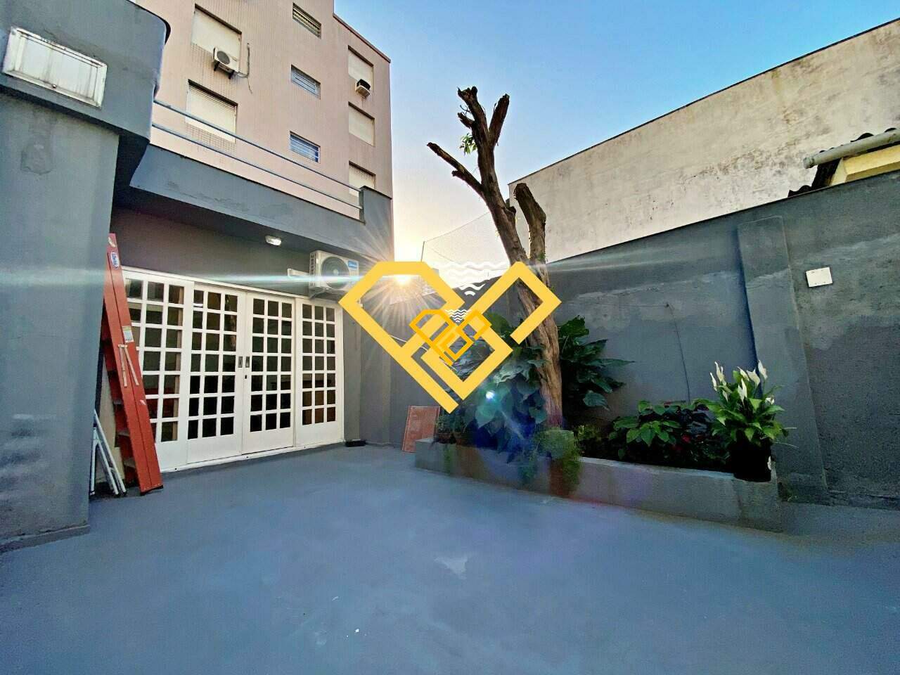 Sobrado à venda no Embaré: