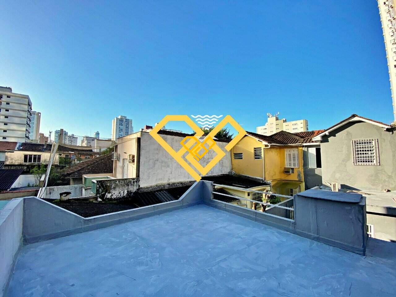 Sobrado à venda no Embaré: