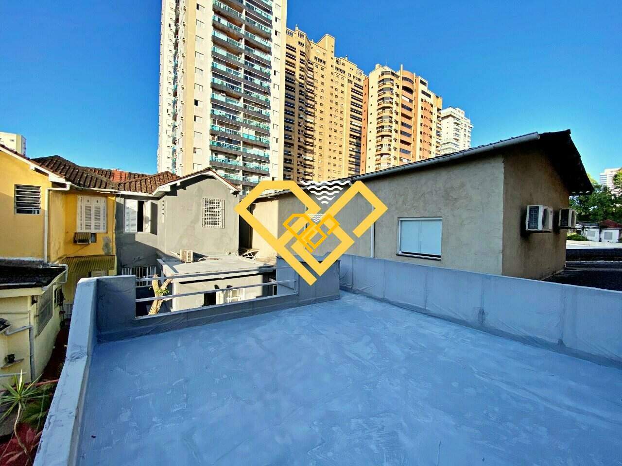 Sobrado à venda no Embaré: