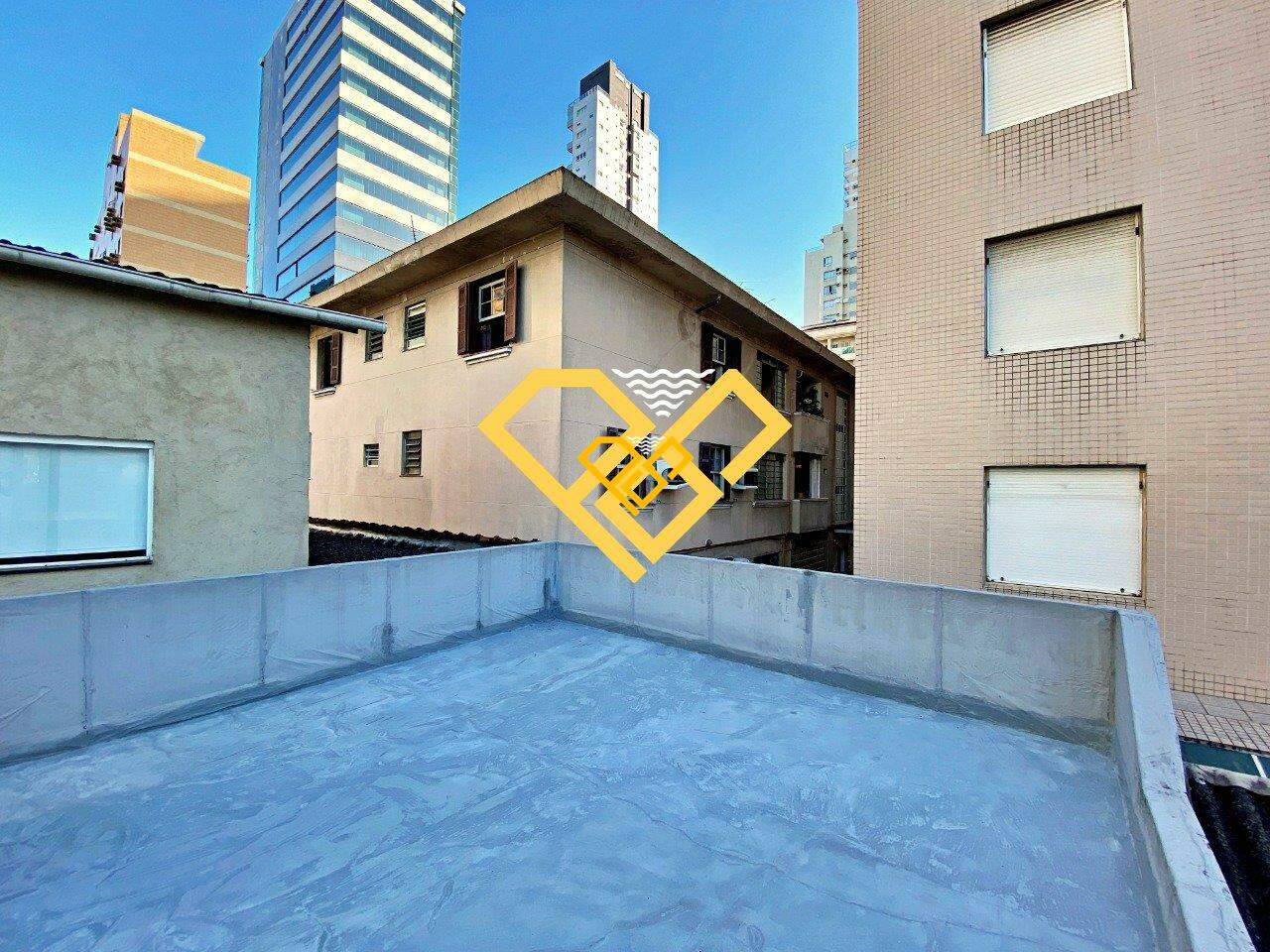 Sobrado à venda no Embaré: