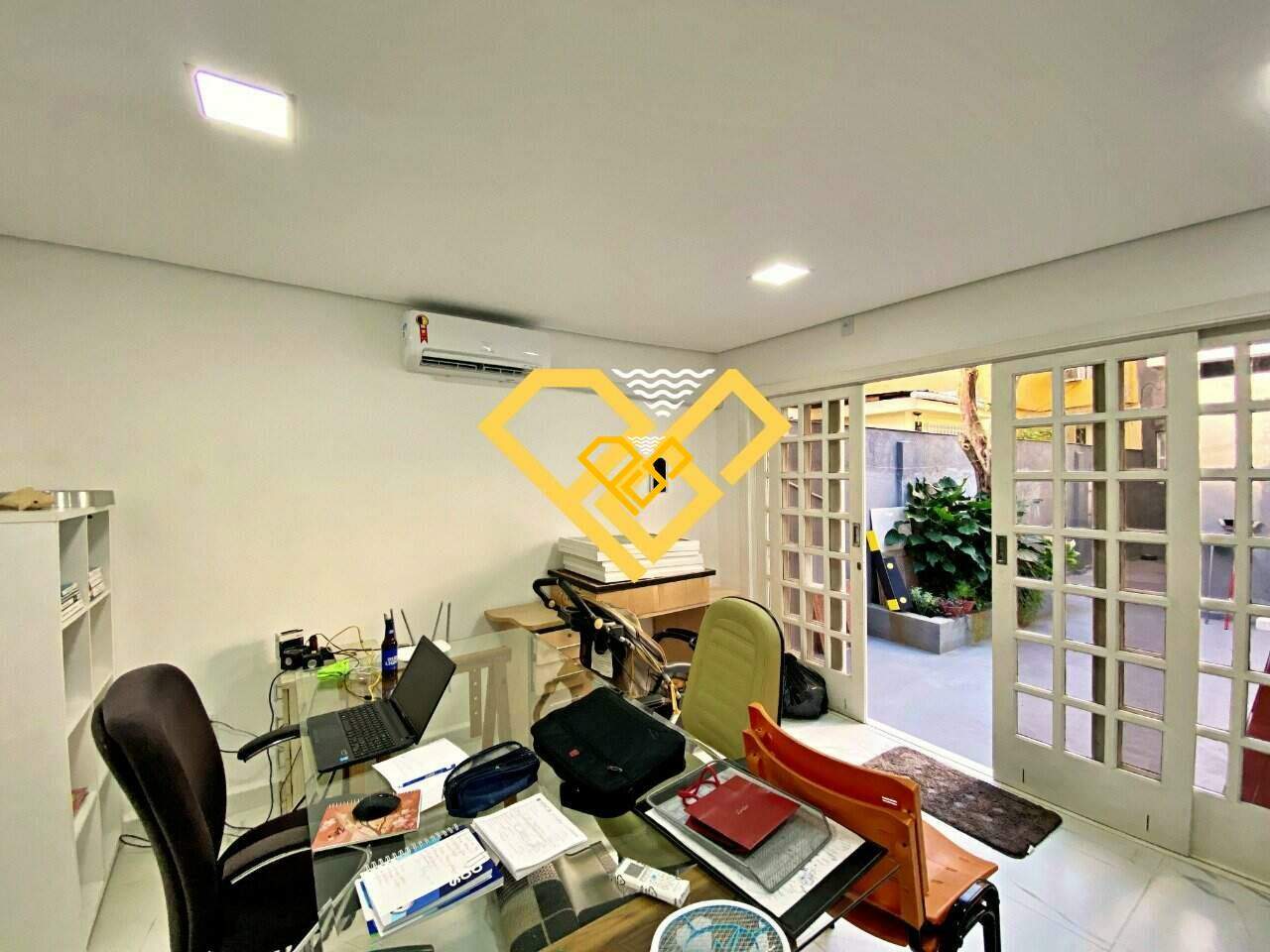 Sobrado à venda no Embaré: